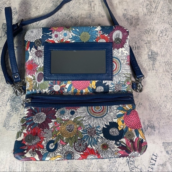 GIGI HILL CROSSBODY BAG - Picture 9 of 14